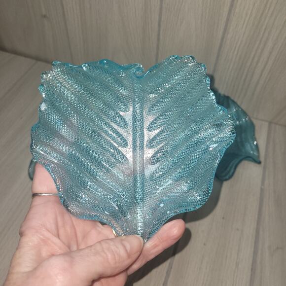 VNTG Set Of 3 Aquamarine Blue Leaf Shaped Glass Bowls Catch All Jewelry Key Dish - Picture 9 of 10